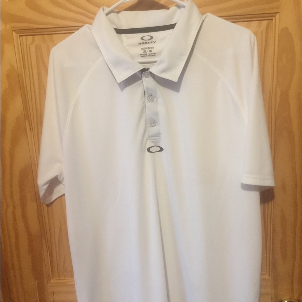 OAKLEY men’s golf shirt
